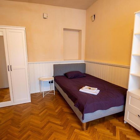 טרטו 1800 By Vince Stay - Private Rooms In Town Hall Square מראה חיצוני תמונה